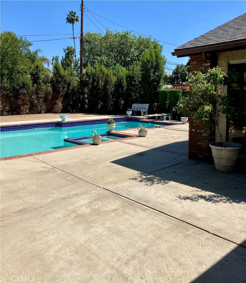 6714 Rhea Avenue Los Angeles, CA 91335 - Photo 32 of 33 Patio off Kitchen
