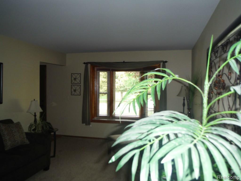 6641 Carlton Road Canton, MI 48187 - Photo 10 of 37 281.jpg