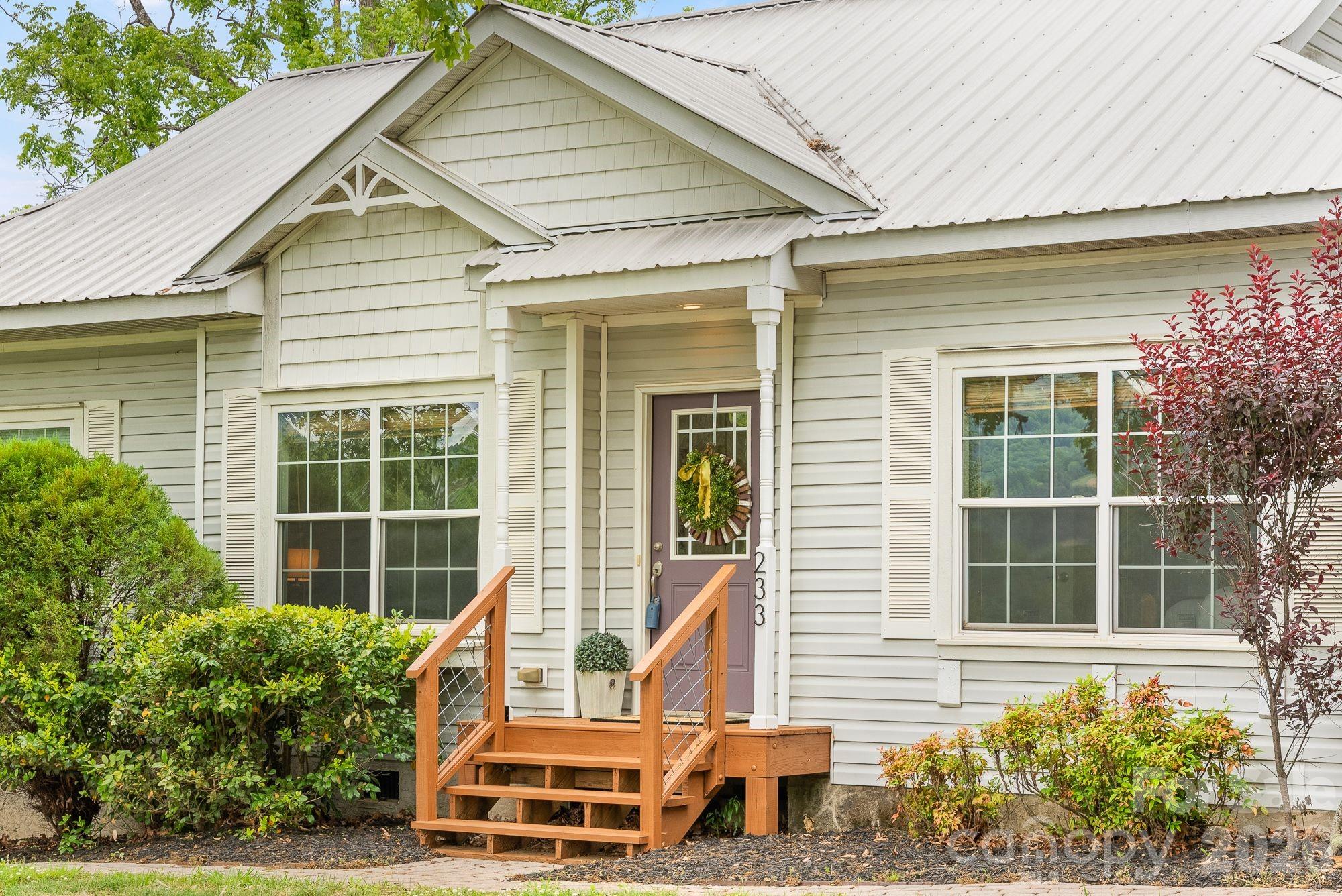 233 Thompson Cove Road Clyde, NC 28721 - Photo 4 of 32