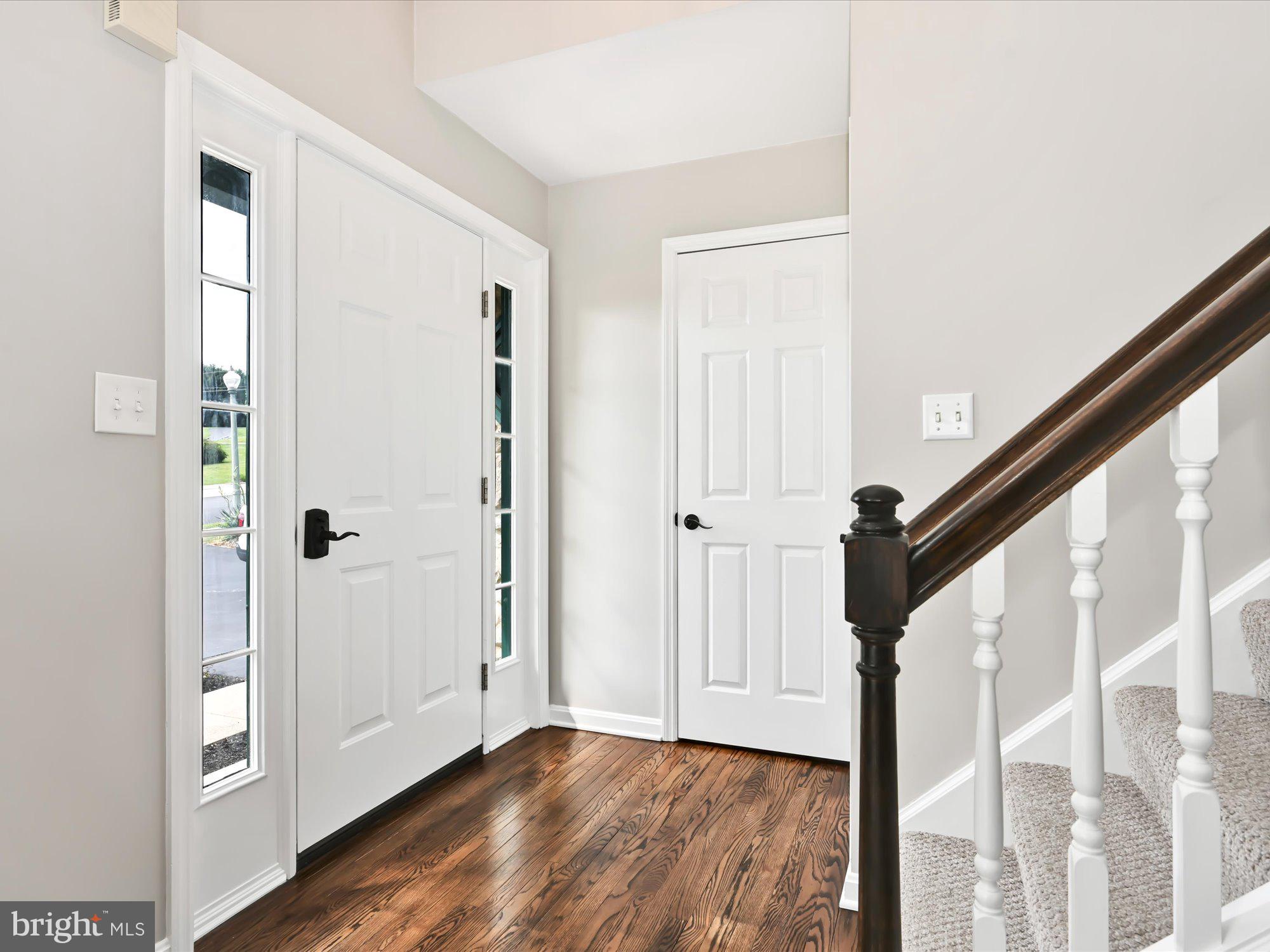 148 Laurie Lane Lititz, PA 17543 - Photo 3 of 28 Foyer