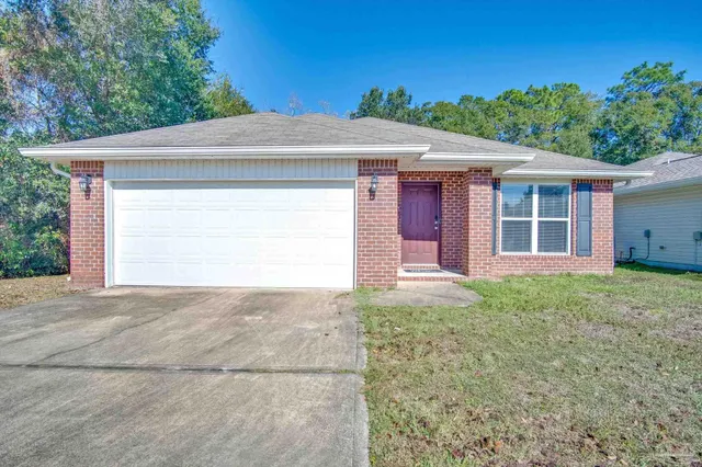 $1,800 | 172 Creekview Drive, Pensacola, FL 32503