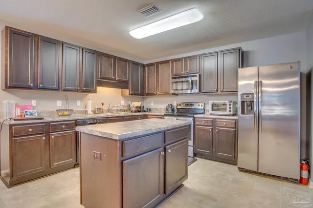 $1,800 | 172 Creekview Drive, Pensacola, FL 32503