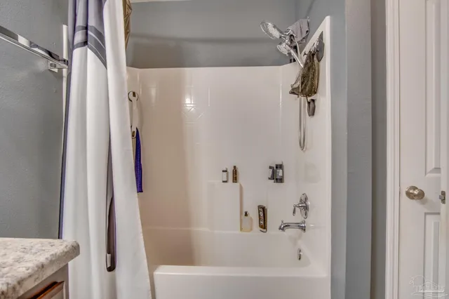 $1,800 | 172 Creekview Drive, Pensacola, FL 32503