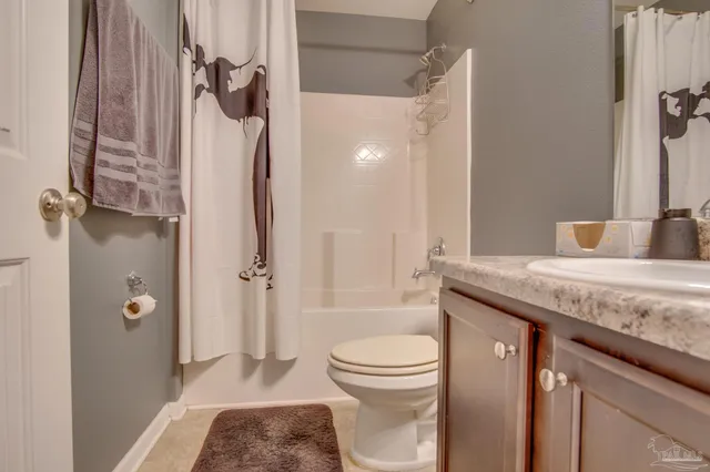 $1,800 | 172 Creekview Drive, Pensacola, FL 32503