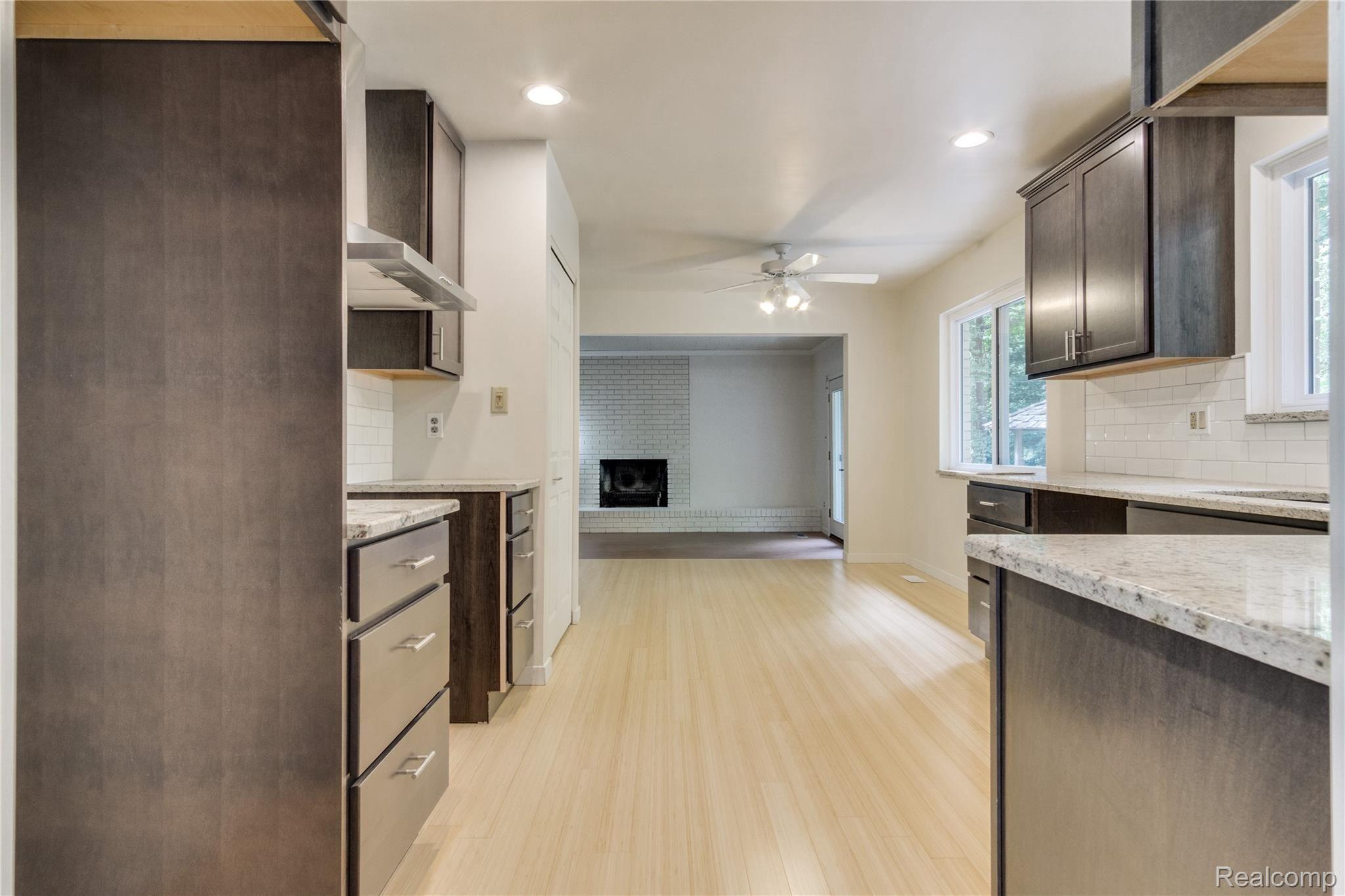 28815 Summerwood Road Farmington, MI 48334 - Photo 9 of 52 Interiors (10 of 50).jpg