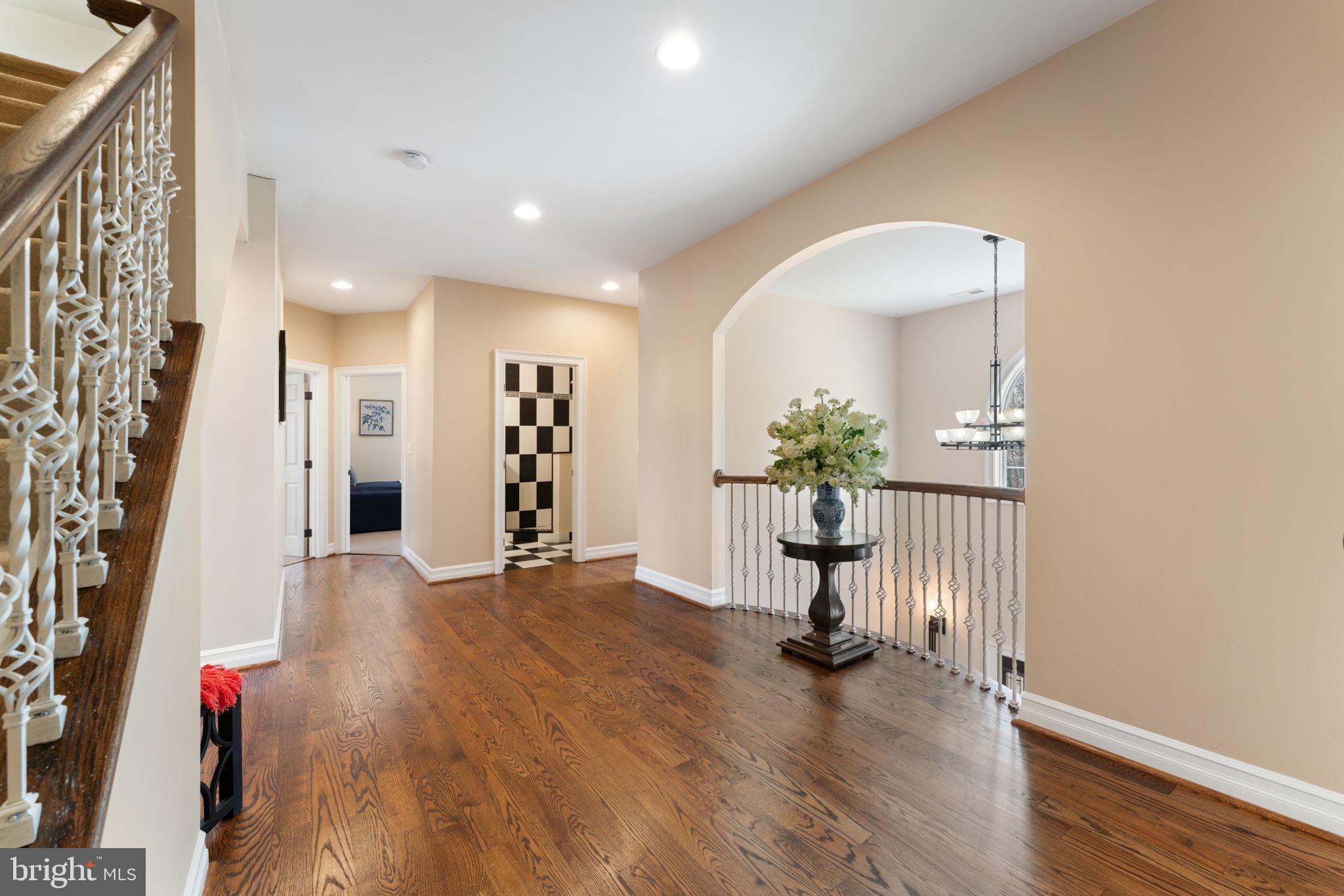 5005 Ridgewood Road Alexandria, VA 22312 - Photo 43 of 77 Upper level landing