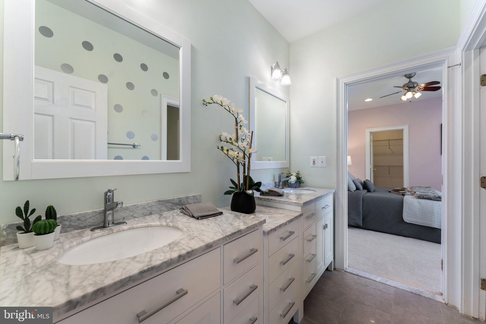 5005 Ridgewood Road Alexandria, VA 22312 - Photo 48 of 77 Jack and Jill bath between br2 & br3