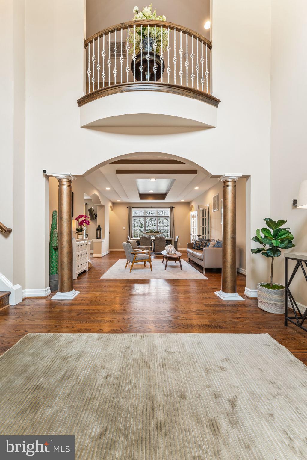 5005 Ridgewood Road Alexandria, VA 22312 - Photo 6 of 77 Foyer