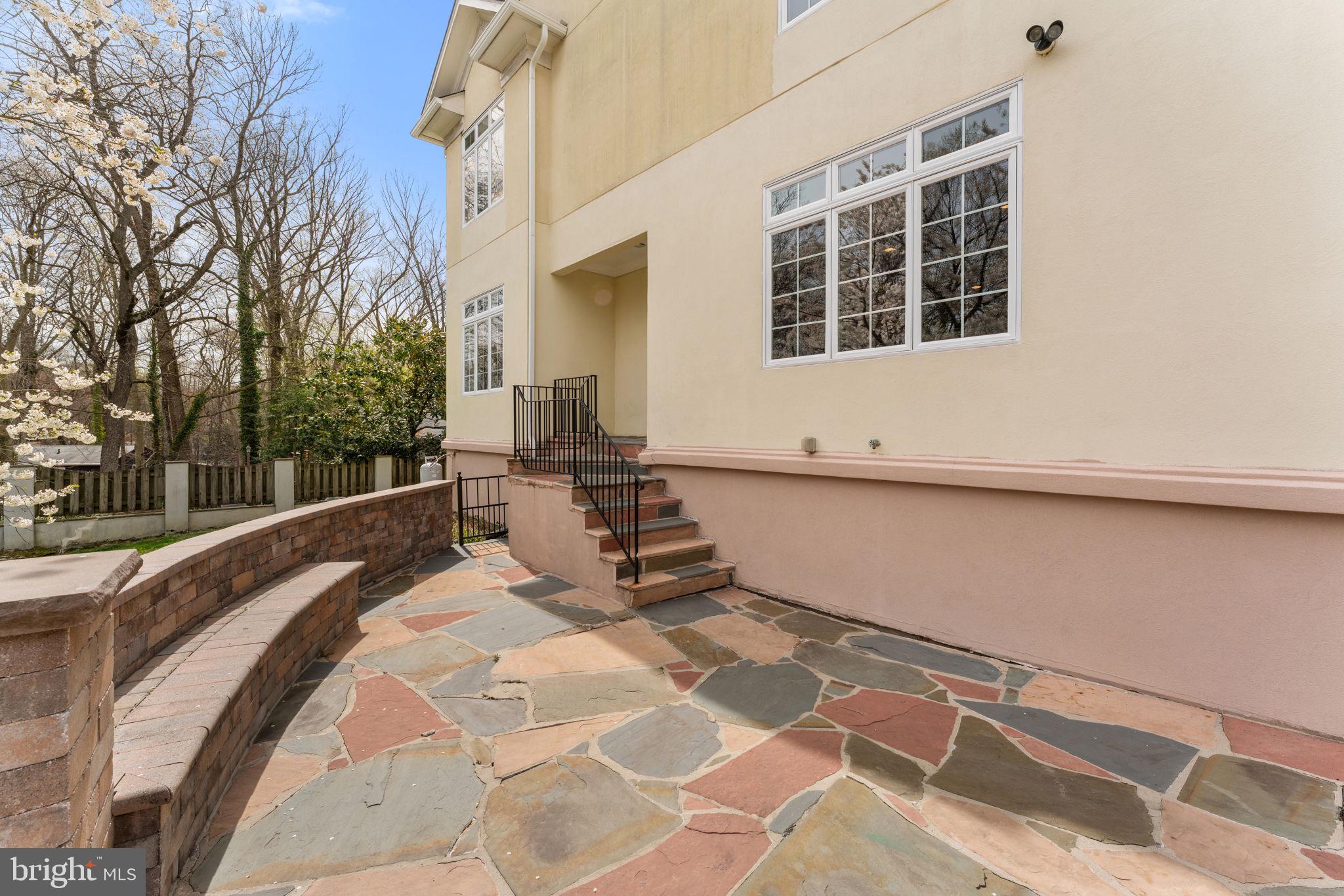 5005 Ridgewood Road Alexandria, VA 22312 - Photo 73 of 77 Rear patio