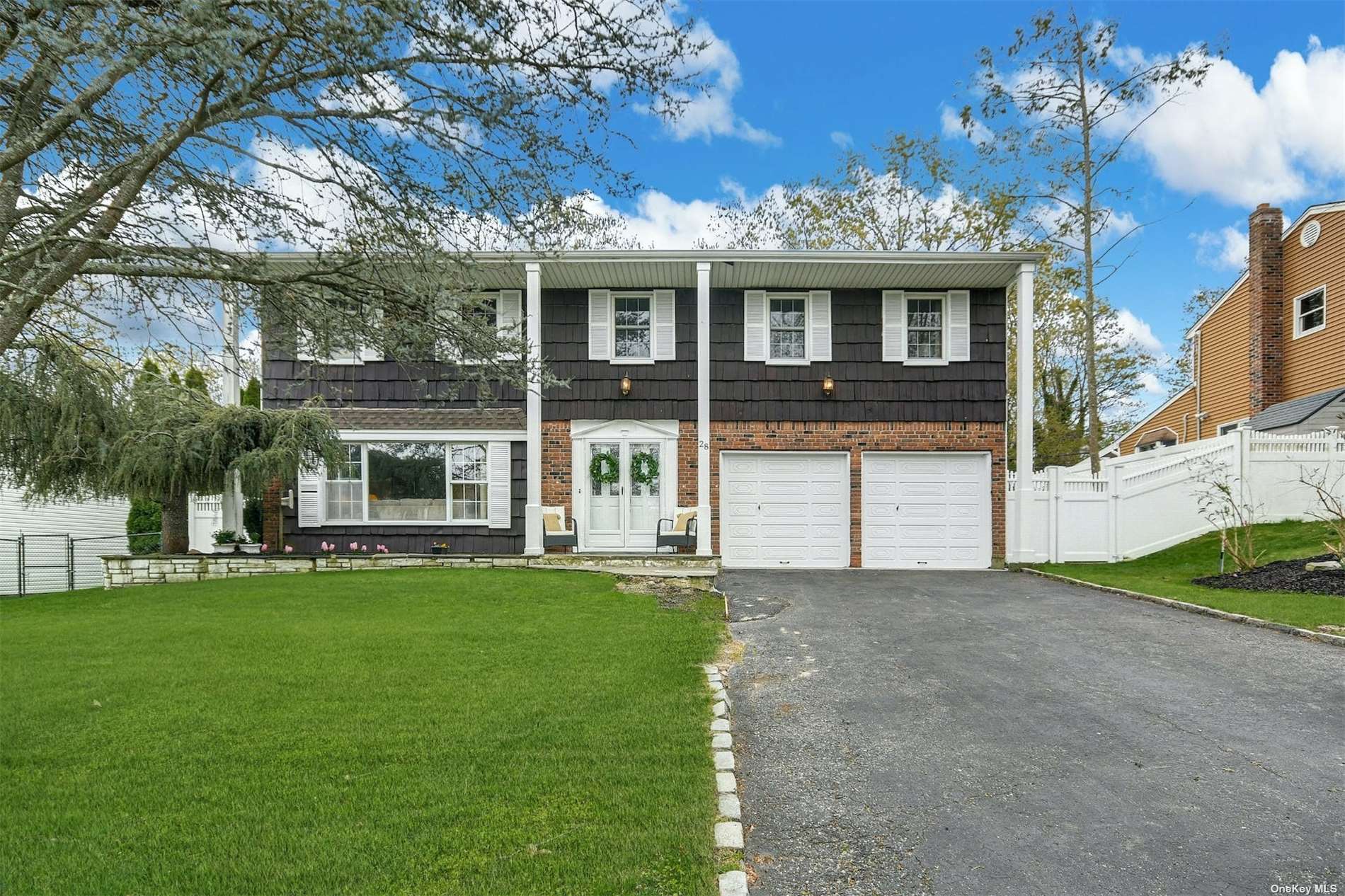 a view of a yard in front of house