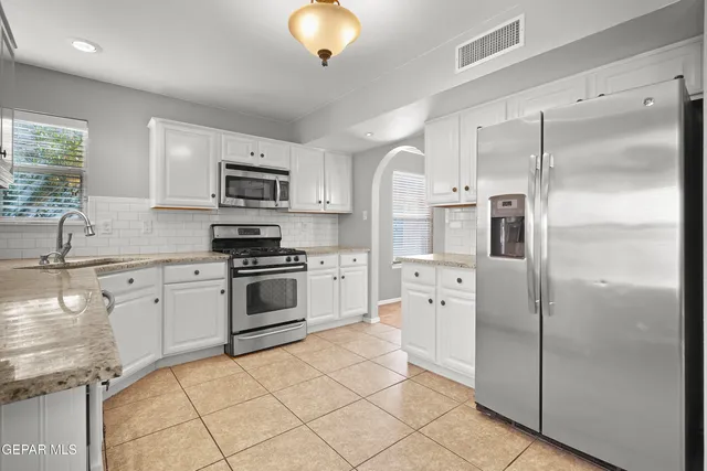 a view of empty room with wooden floor and a ceiling fan