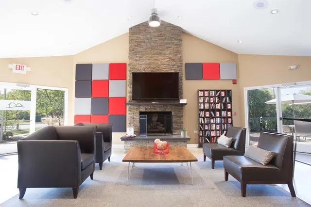 $2,449 | 1681 East Greenbriar Drive, Unit 3835, Schaumburg, IL 60173