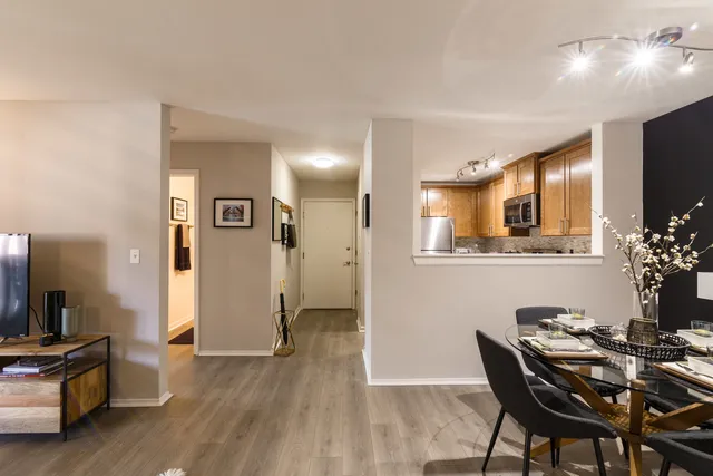 $2,449 | 1681 East Greenbriar Drive, Unit 3835, Schaumburg, IL 60173