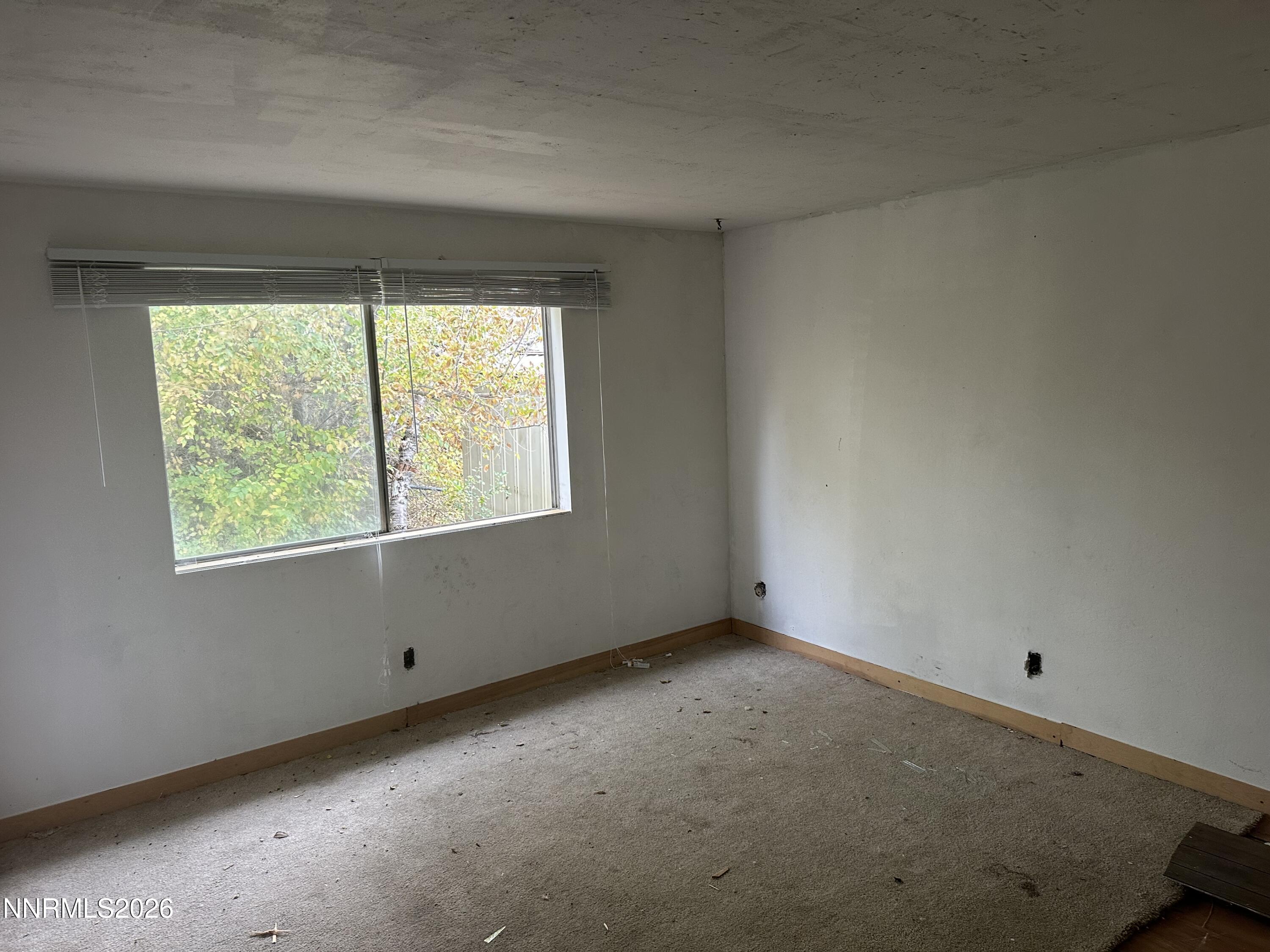28 Arndell Way Sparks, NV 89431 - Photo 5 of 7 an empty room with a window