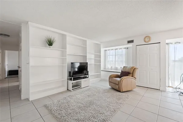 $1,795 | 3315 58th Avenue South, Unit 513, St. Petersburg, FL 33712