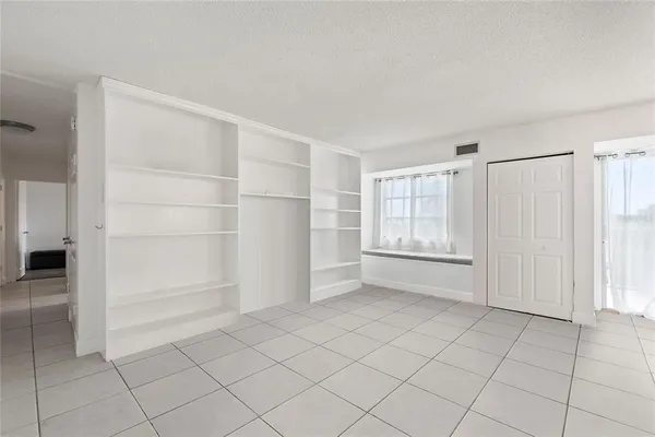 $1,795 | 3315 58th Avenue South, Unit 513, St. Petersburg, FL 33712