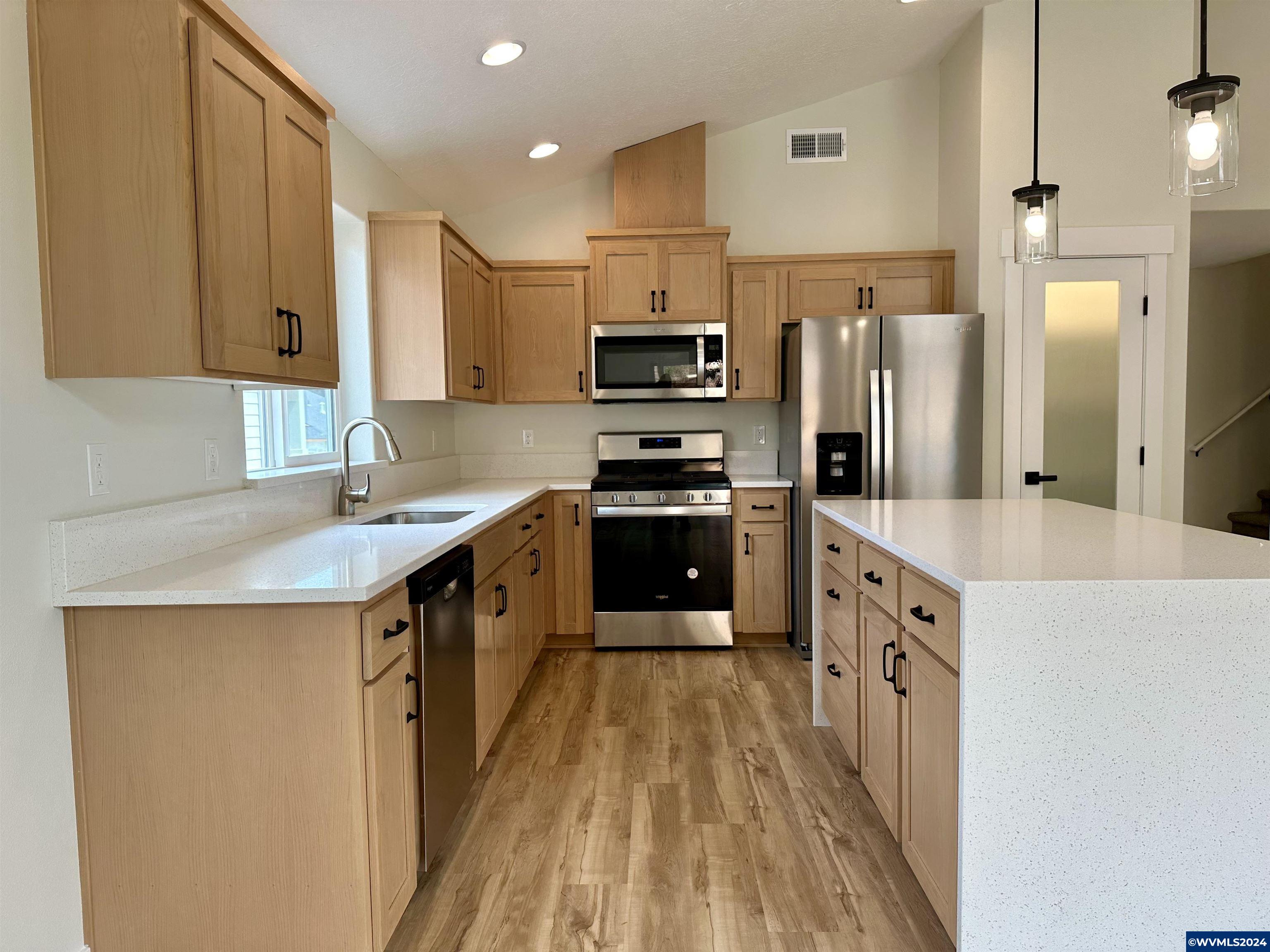 5699 Jeremy Vly Road Southeast Salem, OR 97306 - Photo 6 of 27 Gallery Image 6
