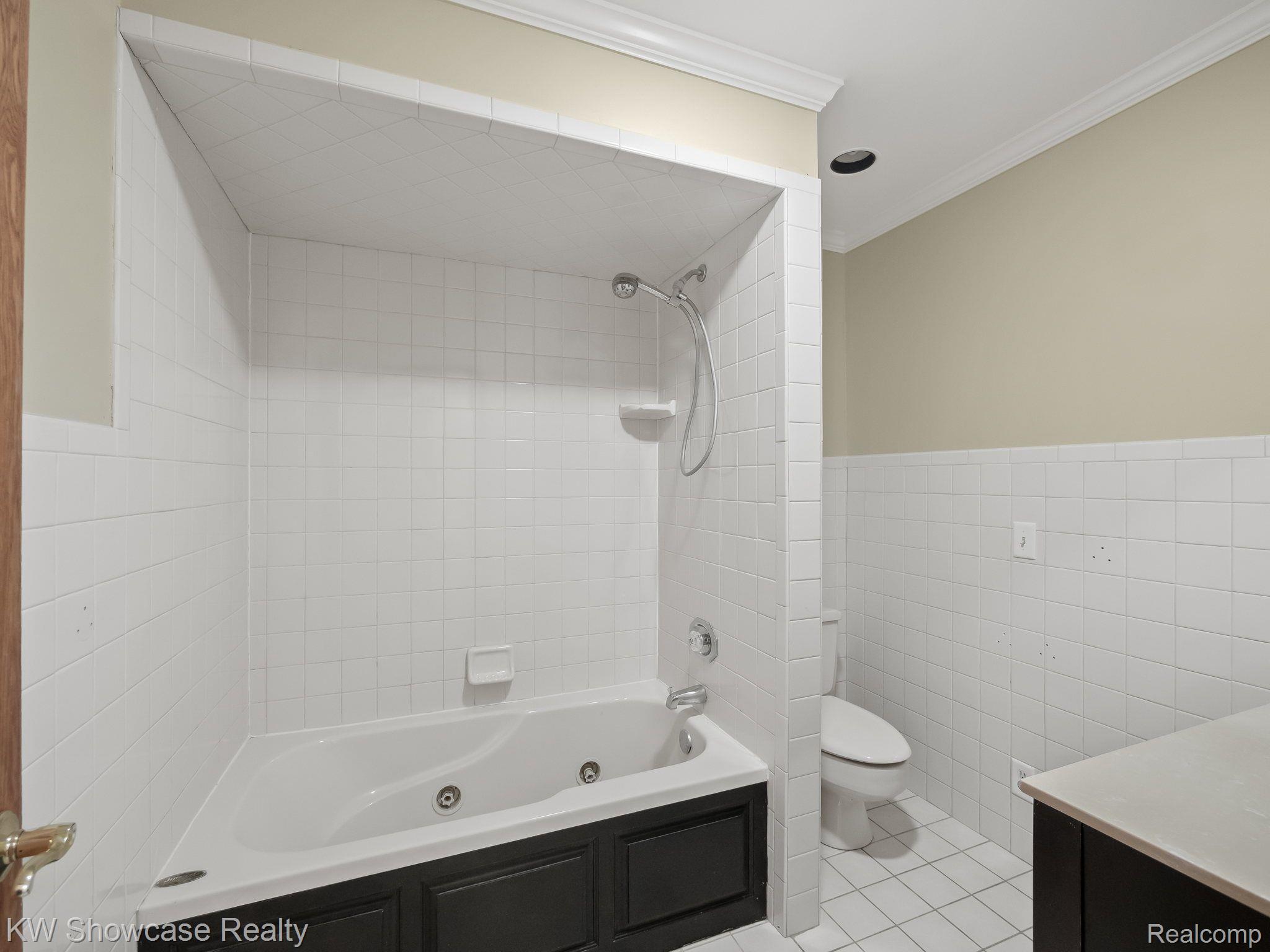 450 Lone Tree Road Highland, MI 48357 - Photo 34 of 56 Gallery Image 34