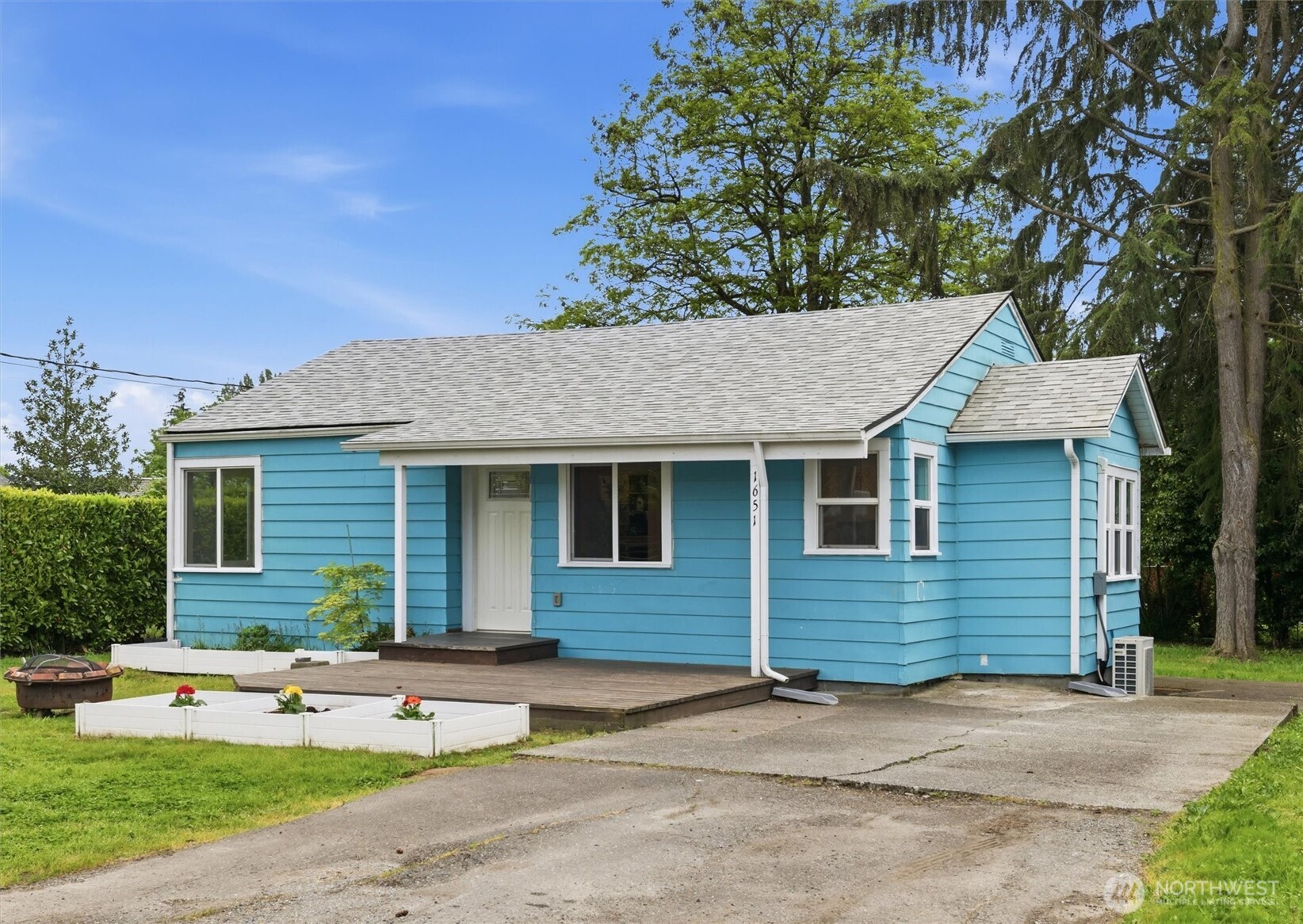 1651 Southwest 114th Street Seattle, WA 98146 - Photo 5 of 37 front view of a house with a yard