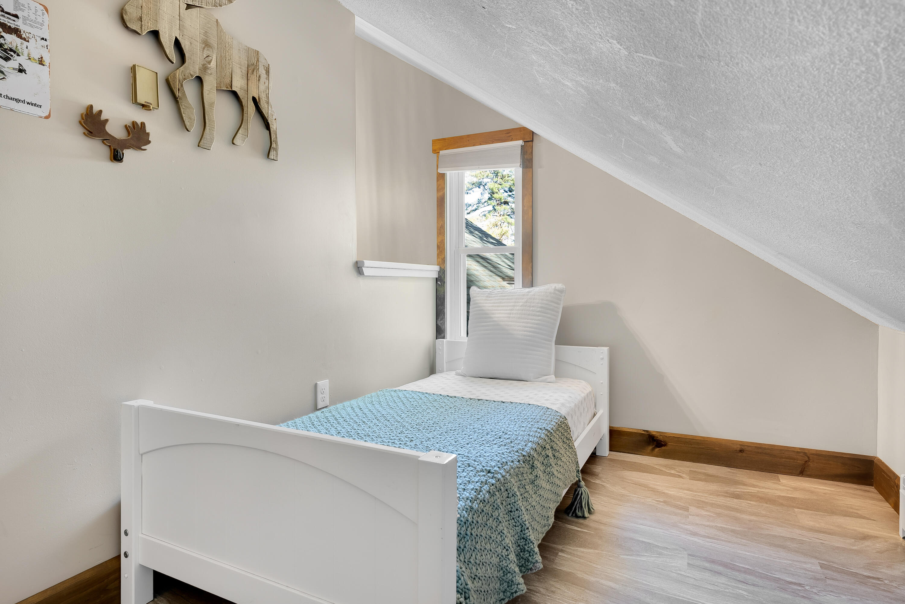 10 East Pinnacle Road, Unit 10 Bridgton, ME 04009 - Photo 23 of 44 2nd Floor Bedroom.