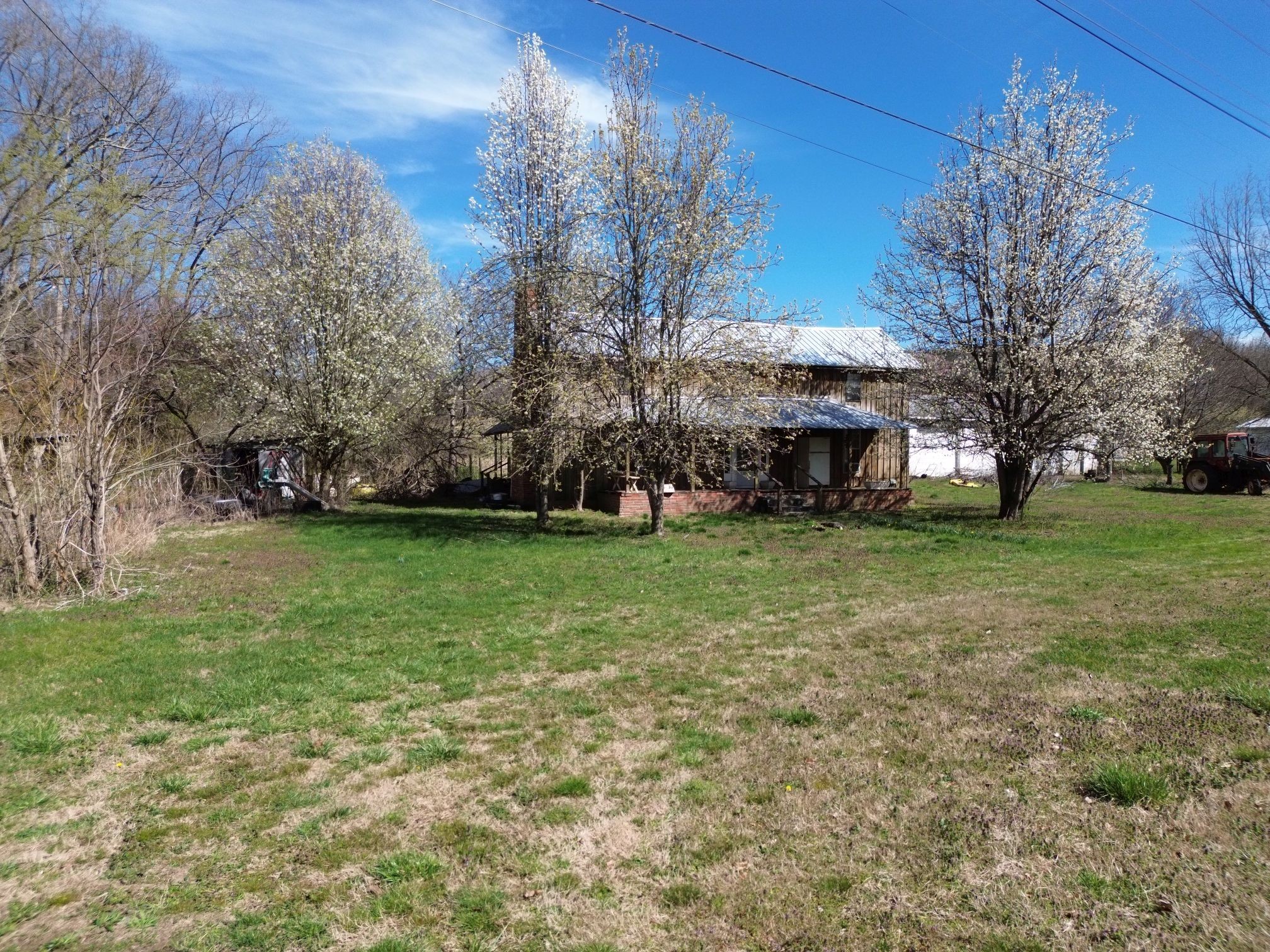 295 State Highway 48 Centerville, TN 37033 - Photo 4 of 80 a view of a house with a yard