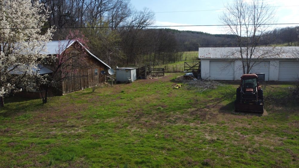 295 State Highway 48 Centerville, TN 37033 - Photo 80 of 80 a backyard of a house with table and chairs