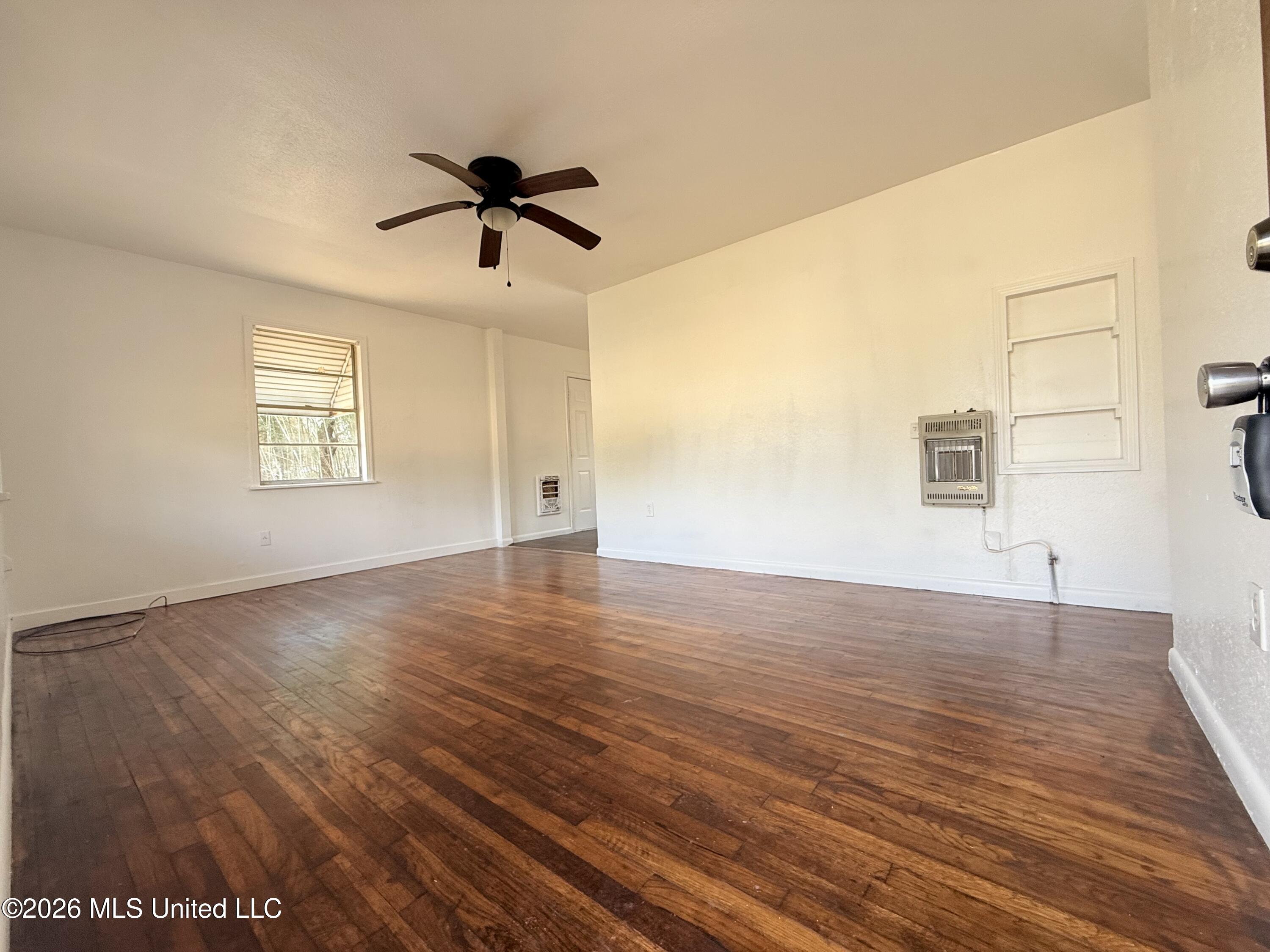 1002 Ave F McComb, MS 39648 - Photo 2 of 20 IMG_4461