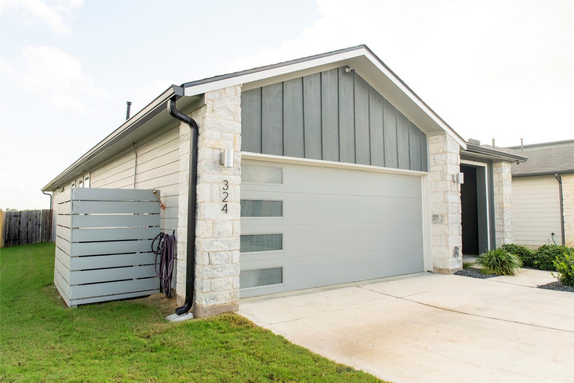 324 Millbrook Boulevard San Marcos, TX 78666 - Photo 2 of 29