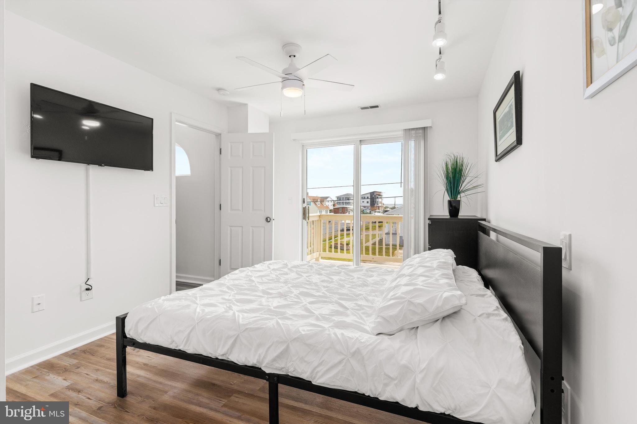 10429 Brighton Road Ocean City, MD 21842 - Photo 22 of 64 Primary bedroom with it's own balcony