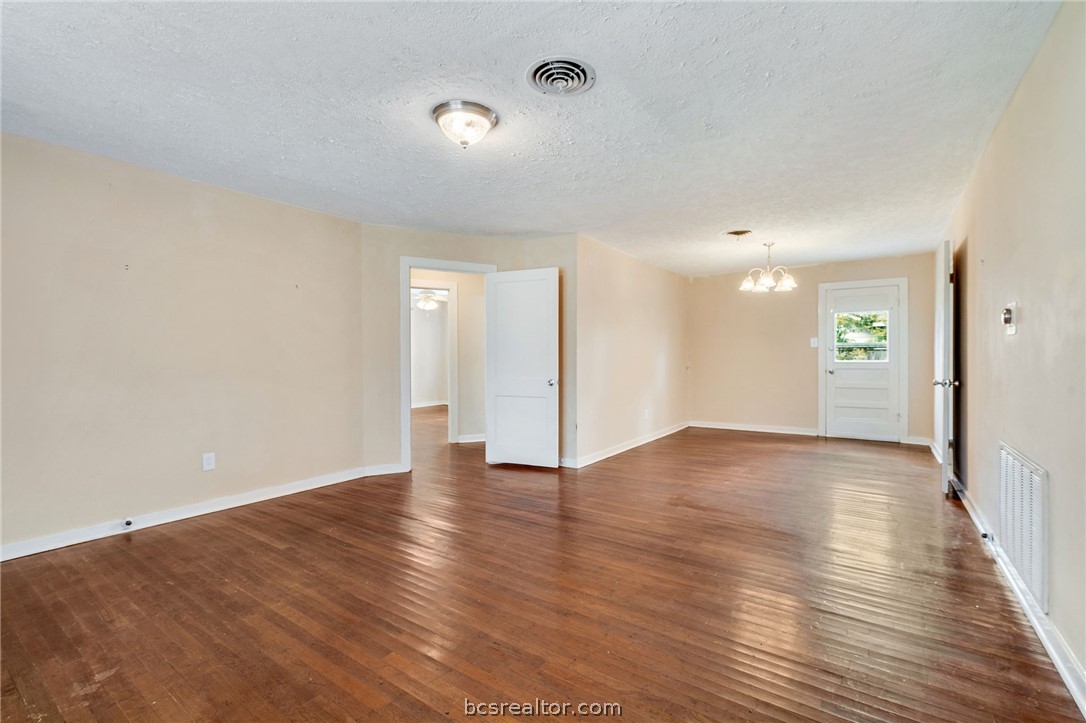 110 North Gordon Street Bryan, TX 77802 - Photo 5 of 18
