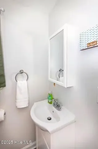 $1,400 | 2719 Castle Hayne Road, Unit B, Wilmington, NC 28401