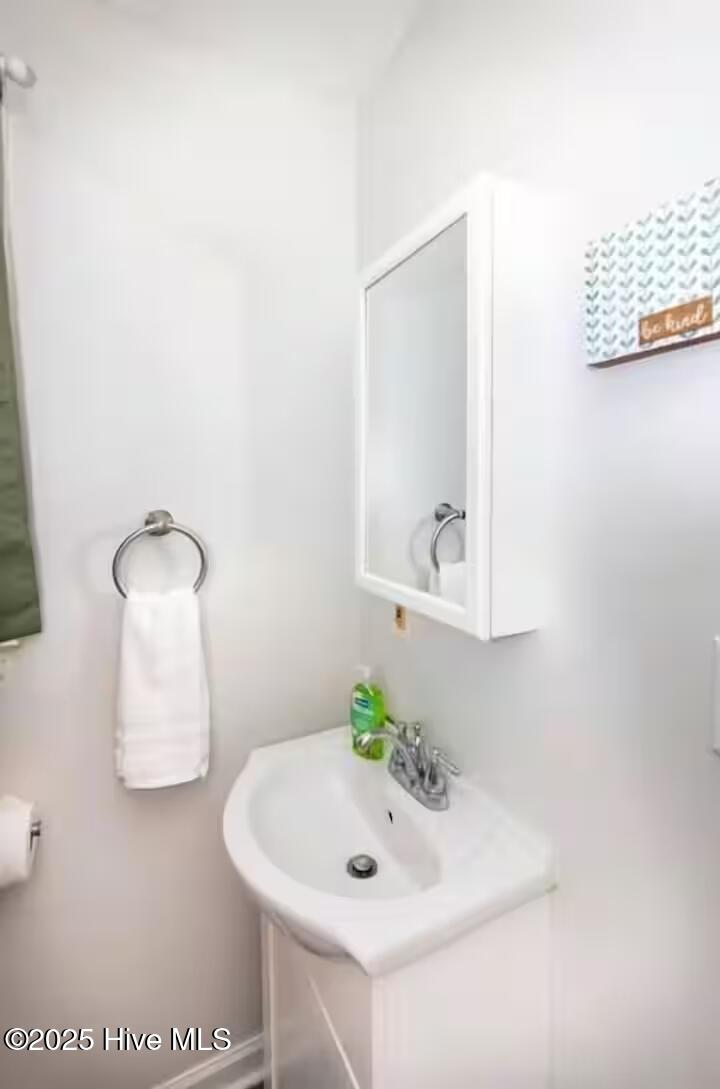 2719 Castle Hayne Road, Unit B Wilmington, NC 28401 - Photo 13 of 15 Bathroom3