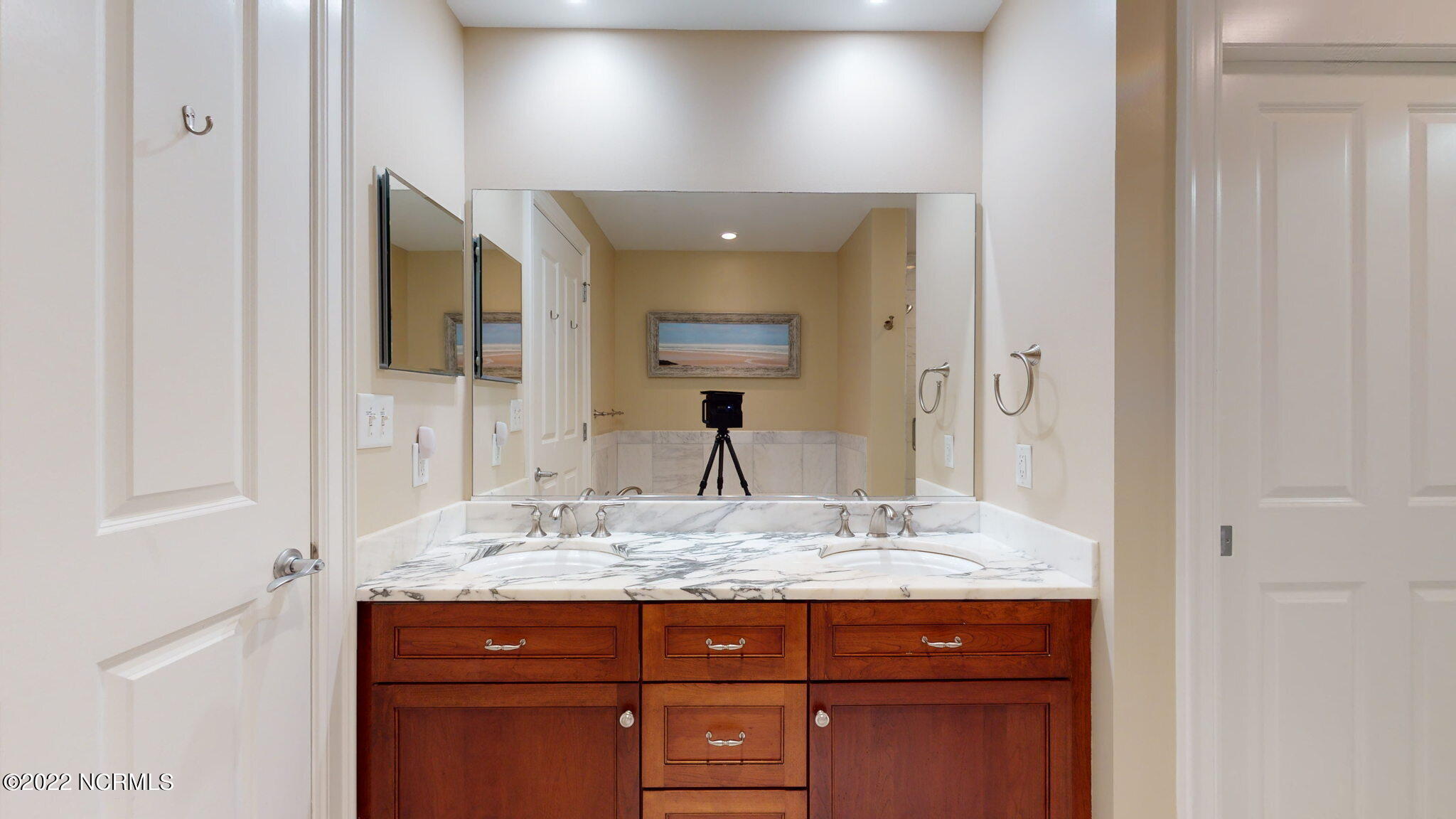 1435 Salter Path Road, Unit L3 Indian Beach, NC 28512 - Photo 15 of 40 Principle Bathroom
