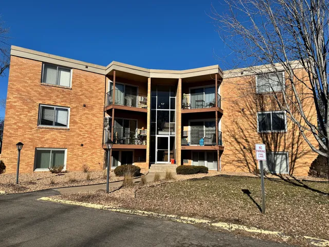 $1,350 | 9141 Highway 55, Unit 306, Golden Valley, MN 55427