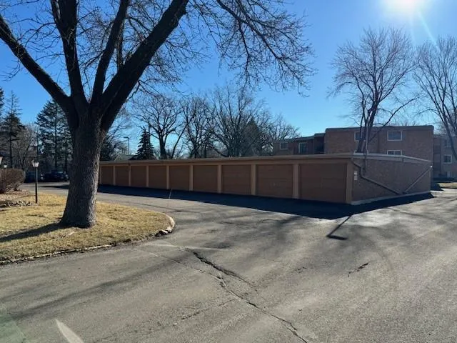 $1,350 | 9141 Highway 55, Unit 306, Golden Valley, MN 55427