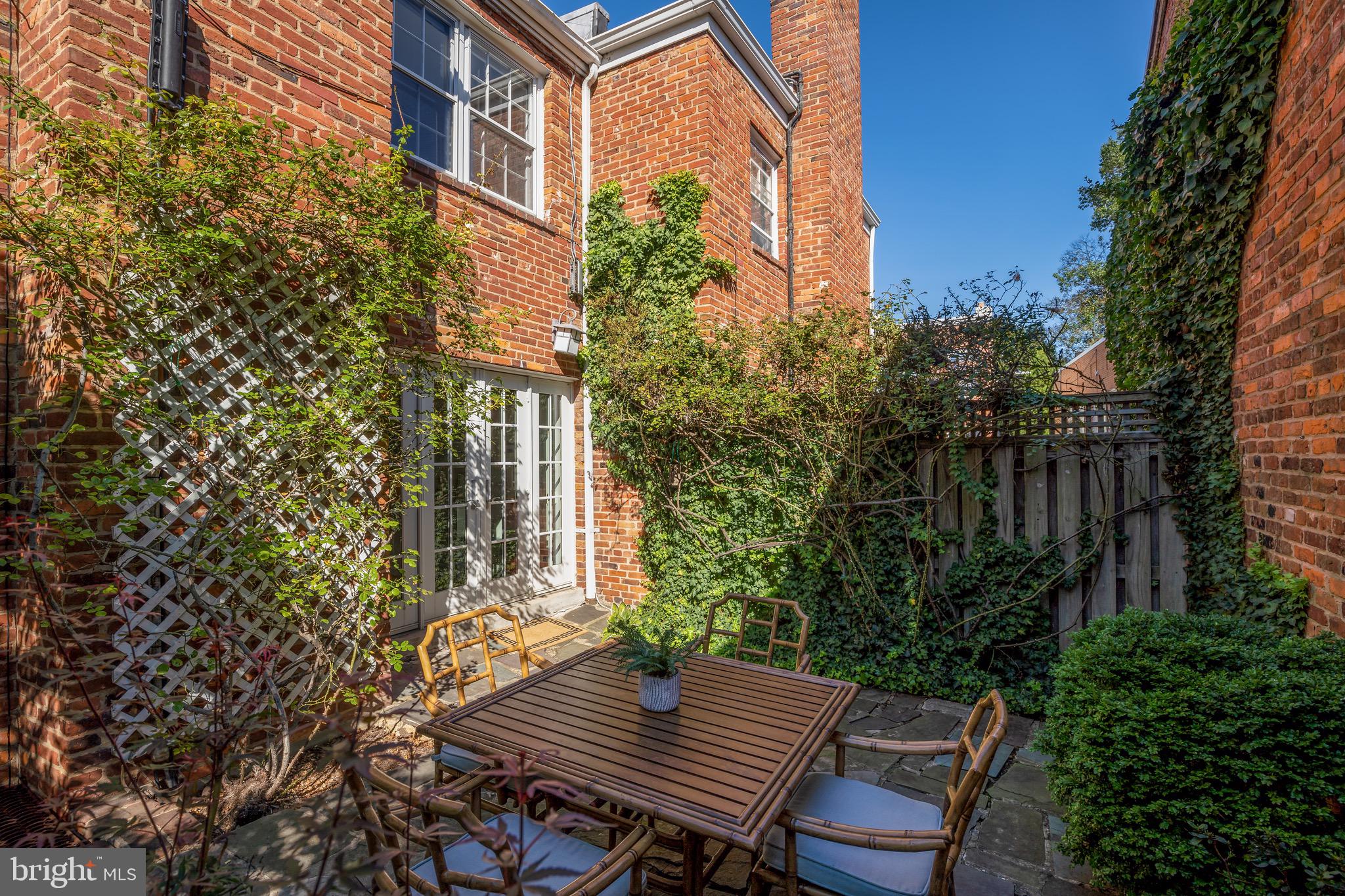 3202 Reservoir Road Northwest Washington, DC 20007 - Photo 11 of 27 Private Terrace