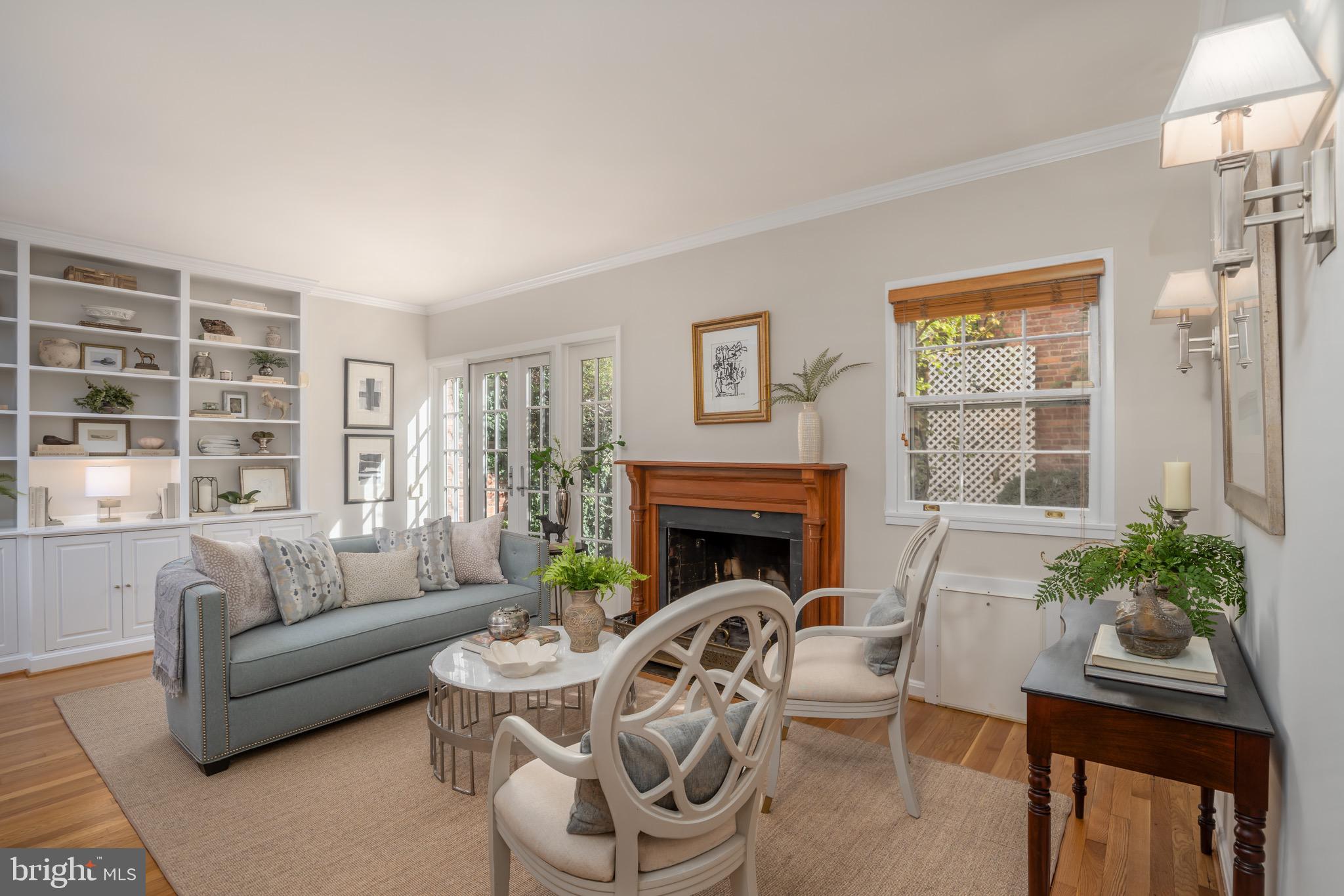 3202 Reservoir Road Northwest Washington, DC 20007 - Photo 5 of 27 Living Room