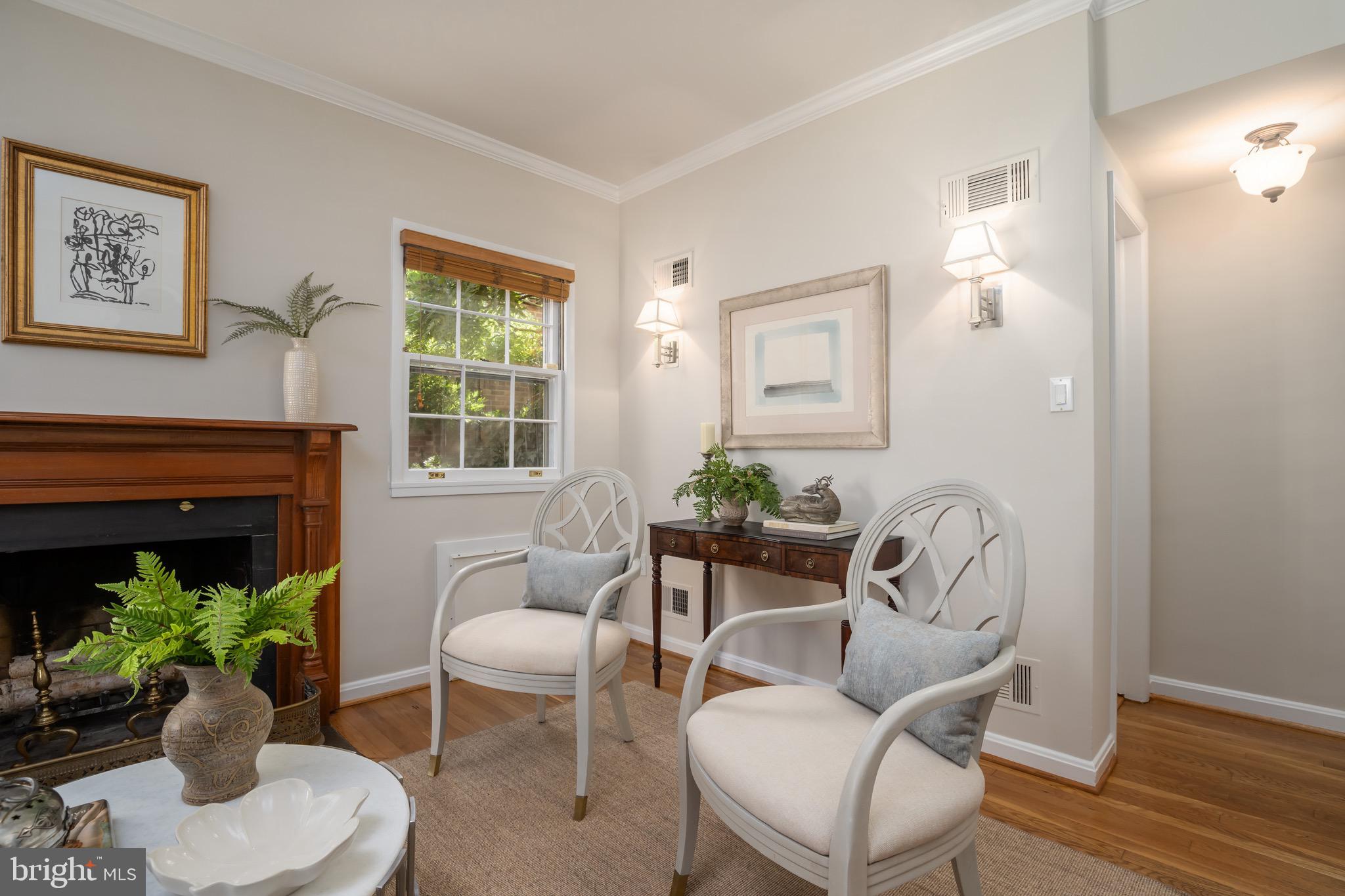 3202 Reservoir Road Northwest Washington, DC 20007 - Photo 6 of 27 Living Room