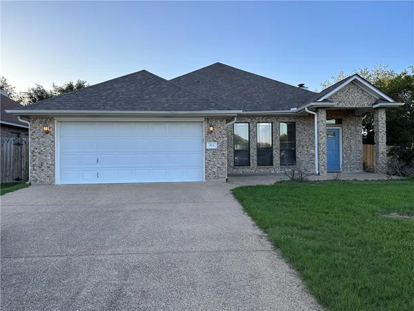 $2,700 | 913 Delrey Drive, College Station, TX 77845