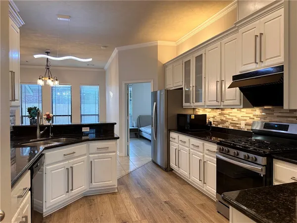 $2,700 | 913 Delrey Drive, College Station, TX 77845