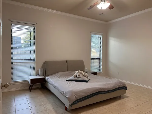 $2,700 | 913 Delrey Drive, College Station, TX 77845