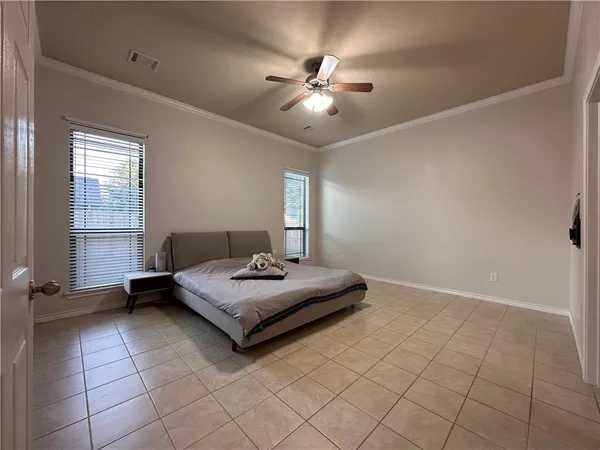 $2,700 | 913 Delrey Drive, College Station, TX 77845