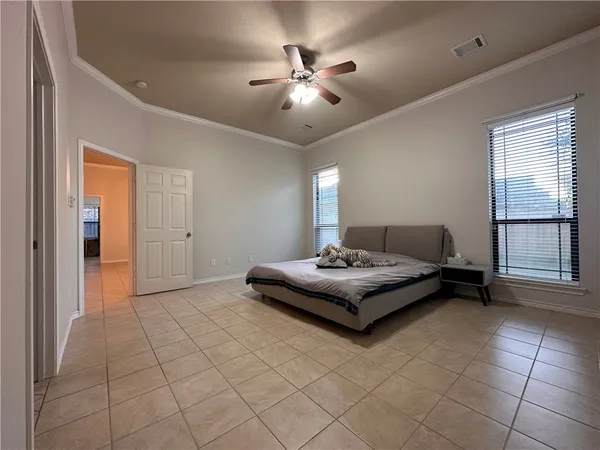 $2,700 | 913 Delrey Drive, College Station, TX 77845