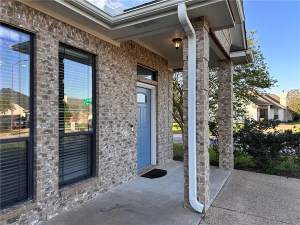 $2,700 | 913 Delrey Drive, College Station, TX 77845