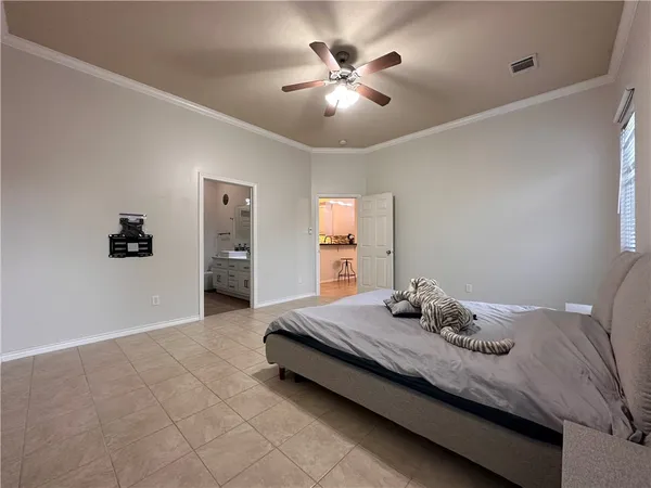 $2,700 | 913 Delrey Drive, College Station, TX 77845