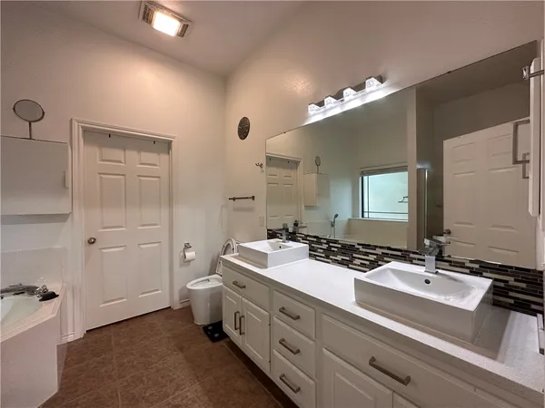 $2,700 | 913 Delrey Drive, College Station, TX 77845