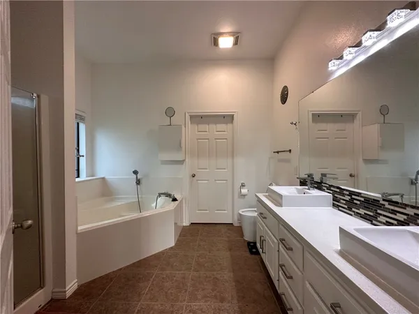 $2,700 | 913 Delrey Drive, College Station, TX 77845