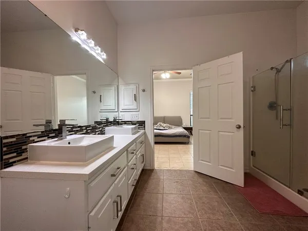 $2,700 | 913 Delrey Drive, College Station, TX 77845