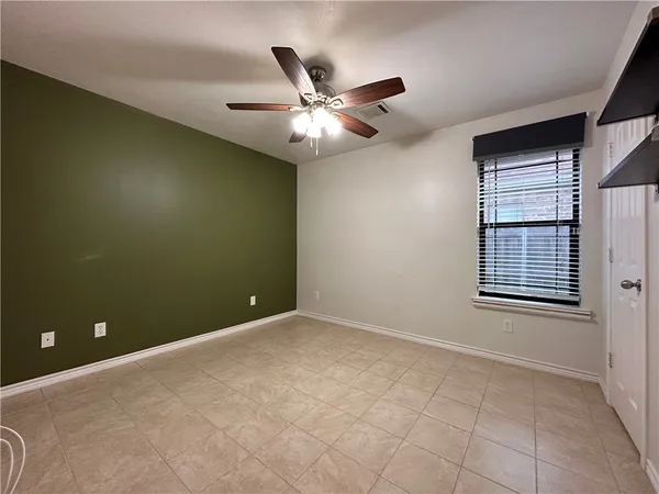 $2,700 | 913 Delrey Drive, College Station, TX 77845