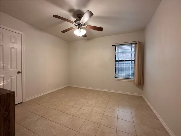 $2,700 | 913 Delrey Drive, College Station, TX 77845